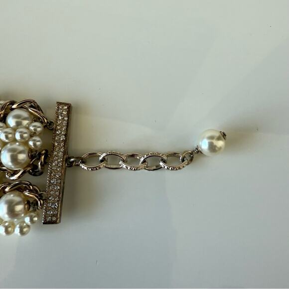 CHANEL large bracelet with pearls Authentic Retail 2200$ - Picture 6 of 10